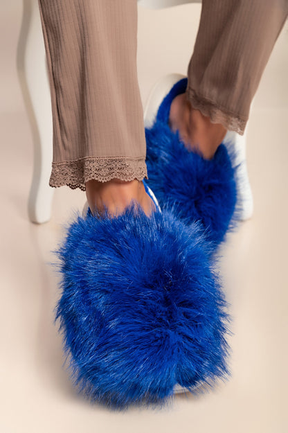 Pantofole con pelliccia artificiale, di colore azzurro