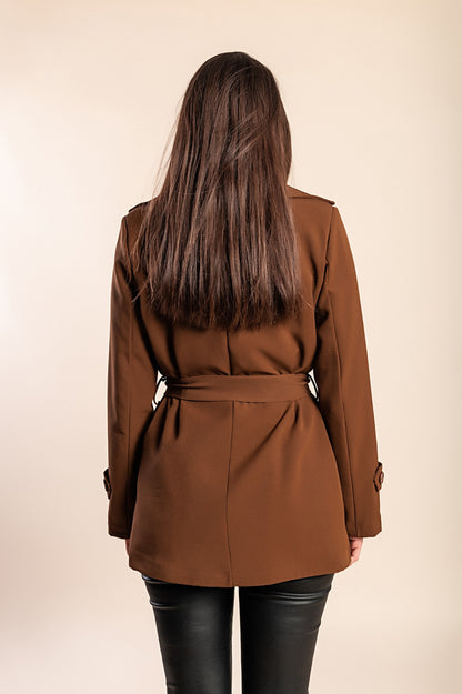 Elegante trench corto con bottoni, bordeaux