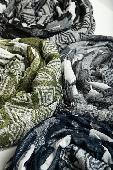 Set di 4 sciarpe, multicolori.