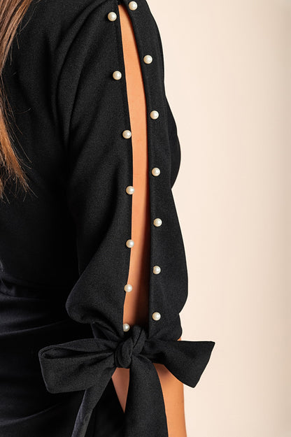 Mini abito elegante con dettaglio di perle finte e scollo incrociato Candys, nero