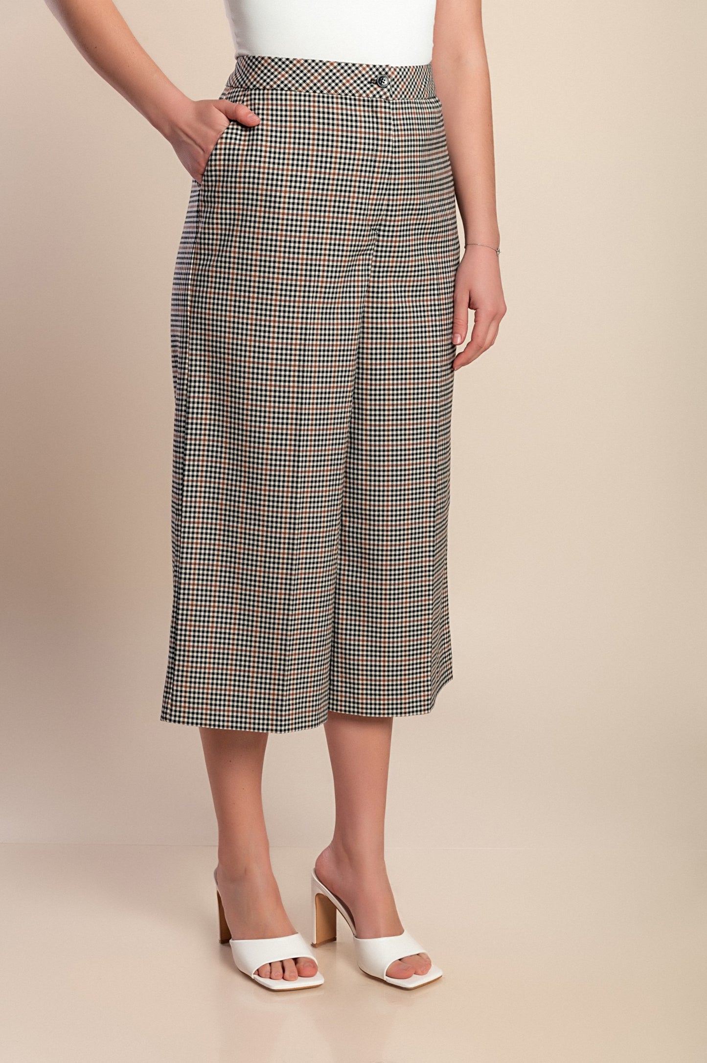 Pantaloni capri con stampa a quadri, marroni