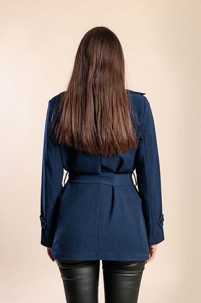 Elegante trench corto con bottoni, bordeaux
