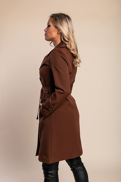 Elegante trench con bottoni, beige