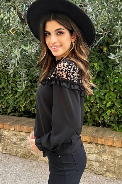 Blusa elegante con volant, nera