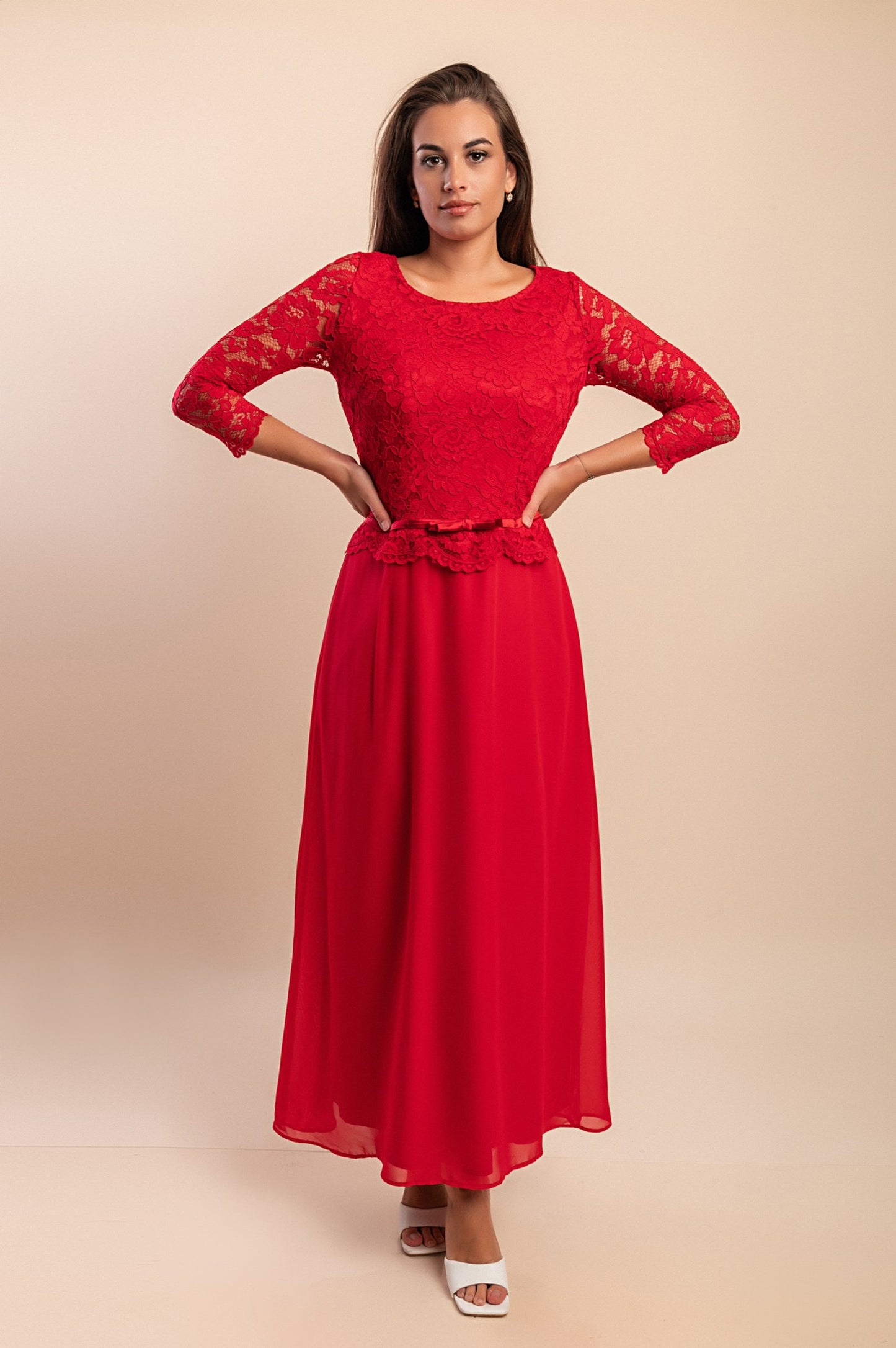 Elegante abito lungo con pizzo, rosso