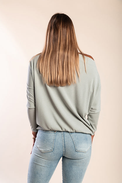 MAGLIETTA OVERSIZE CON SCOLLO A BARCA E MANICHE AMPIE DANICA, GRIGIO