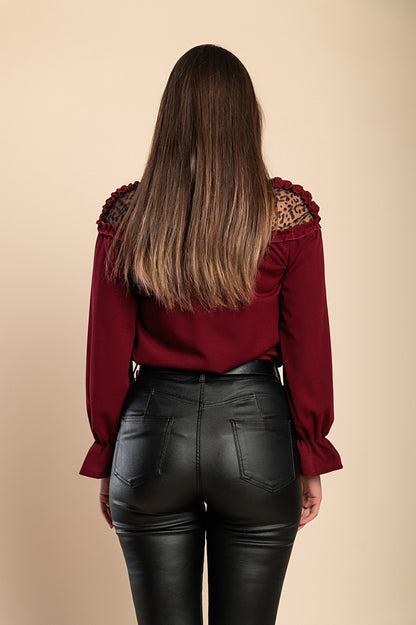 Blusa elegante con volant, bordeaux