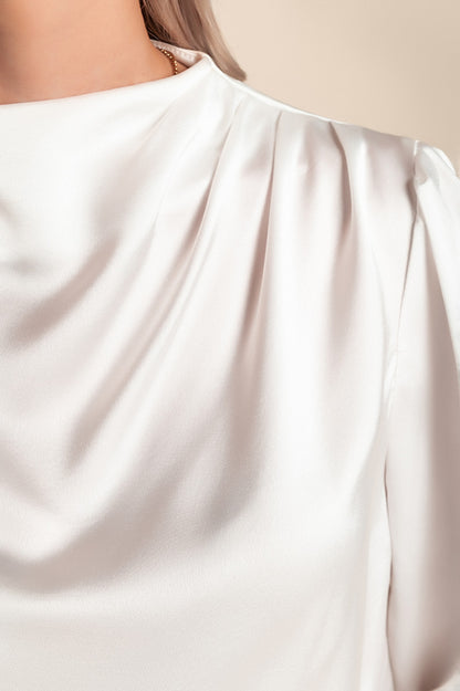 Elegante camicetta a collo alto, bianca