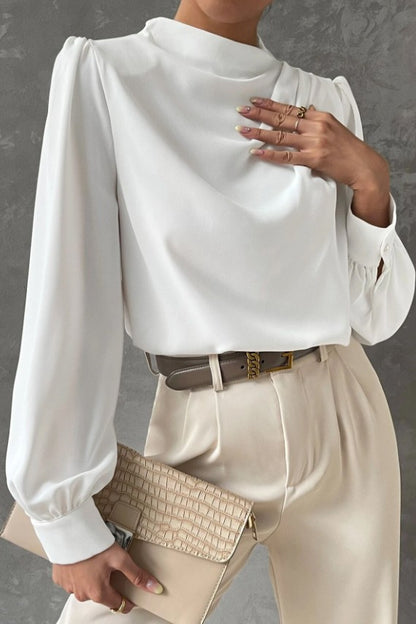 Elegante camicetta a collo alto, bianca