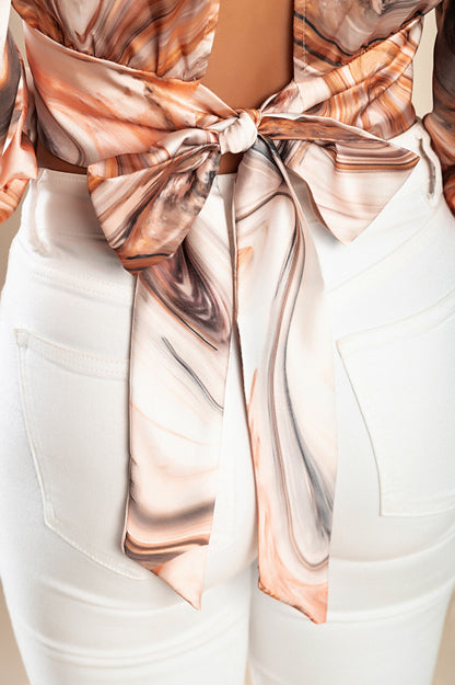 Camicia elegante con collo alto e maniche a campana  Diezma, nero - rosa