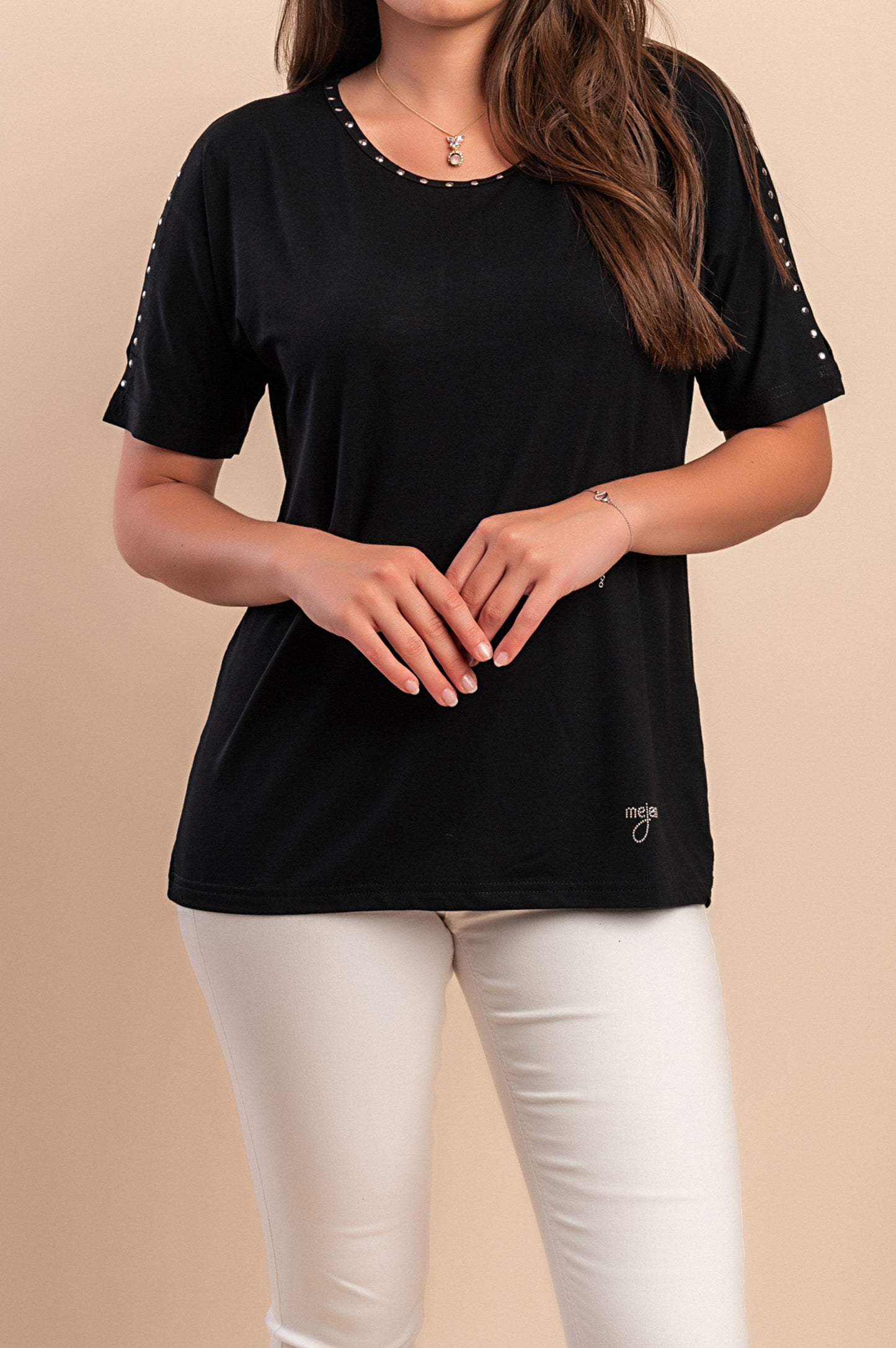 Maglietta con rivetti decorativi, nera