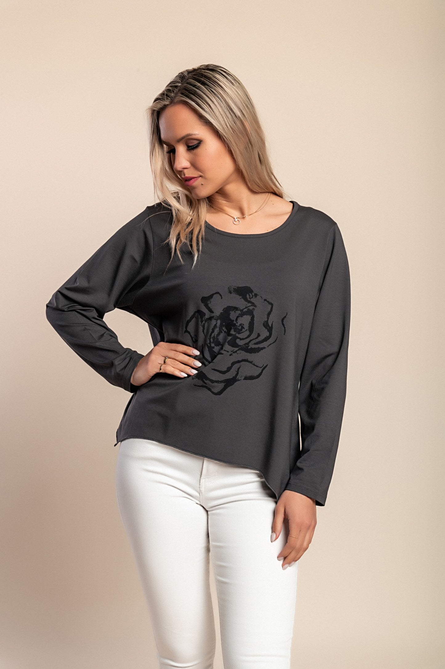 Maglia ampia a maniche lunghe, grigia