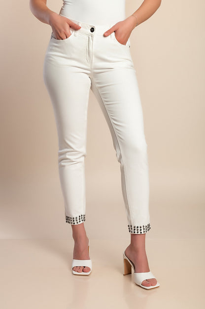 Jeans con rivetti decorativi, bianchi