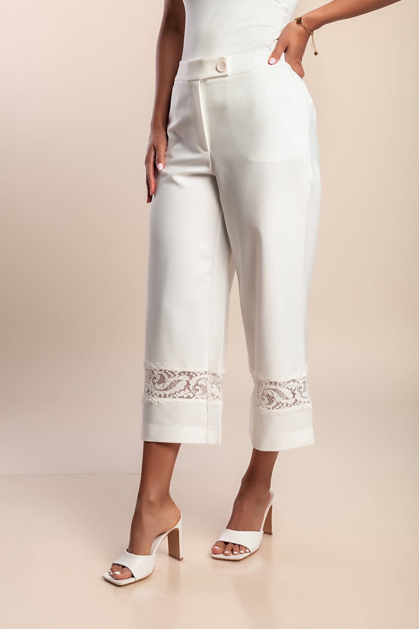 Pantaloni con pizzo decorativo, crema