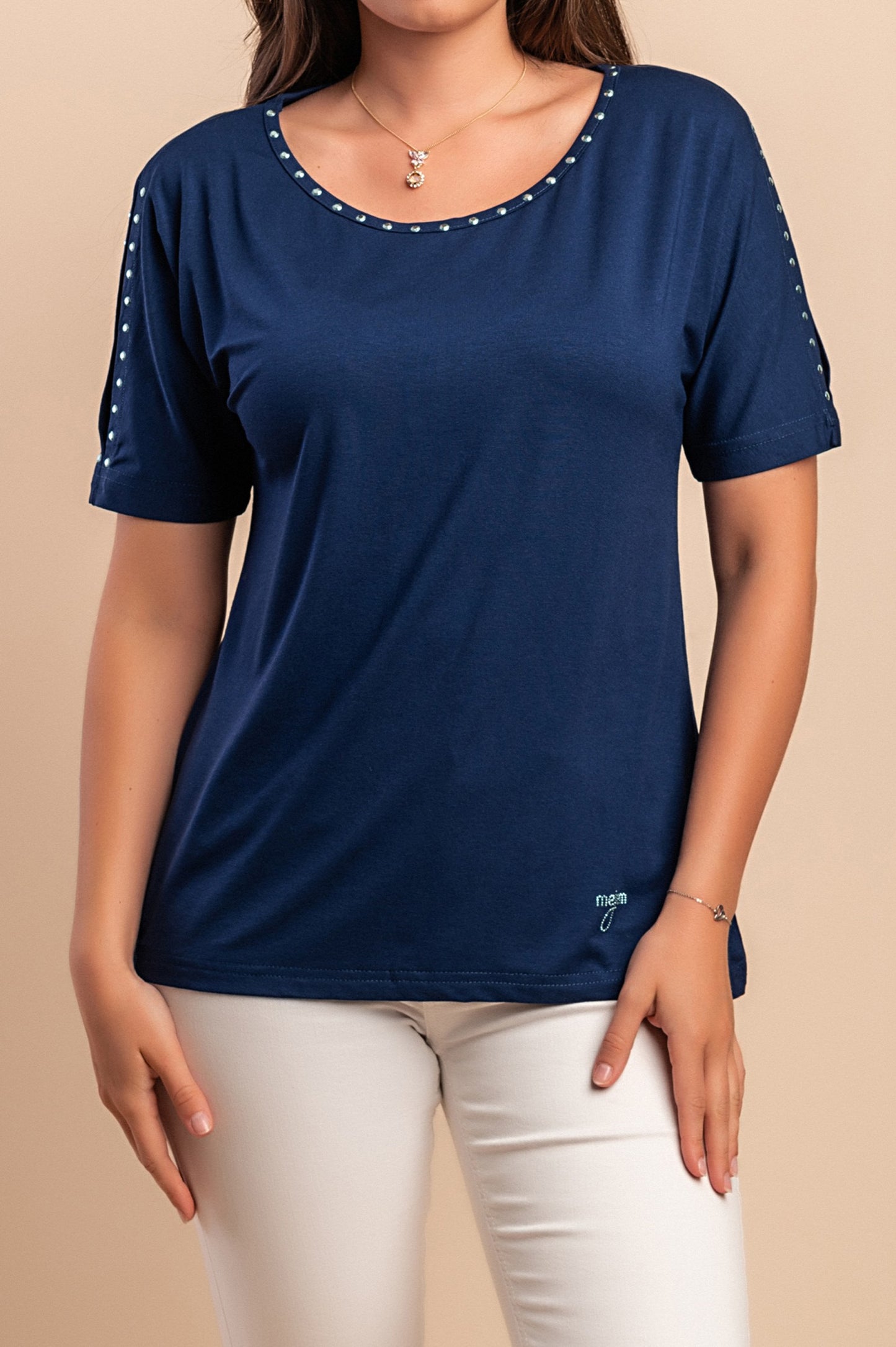 Maglietta con rivetti decorativi, nera