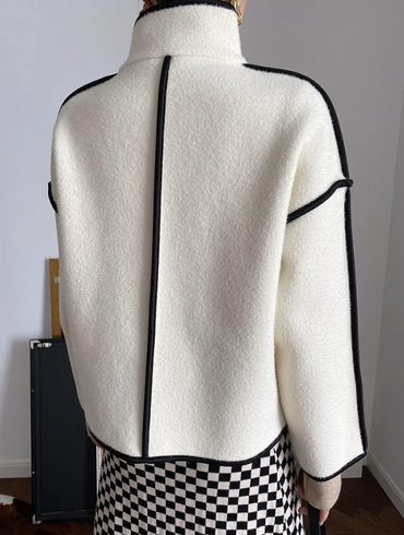 Cappotto corto elegante, bianco
