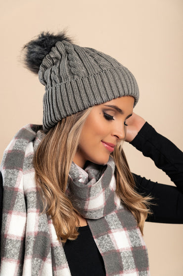 Cappello lavorato a maglia con pompon in pelliccia sintetica, grigio scuro