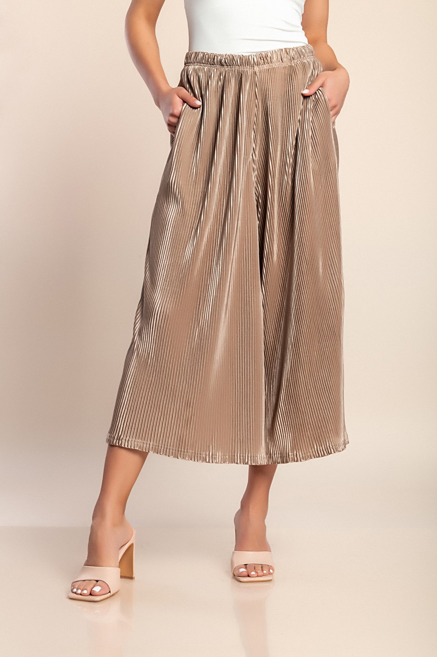 Pantaloni eleganti con pieghe, beige