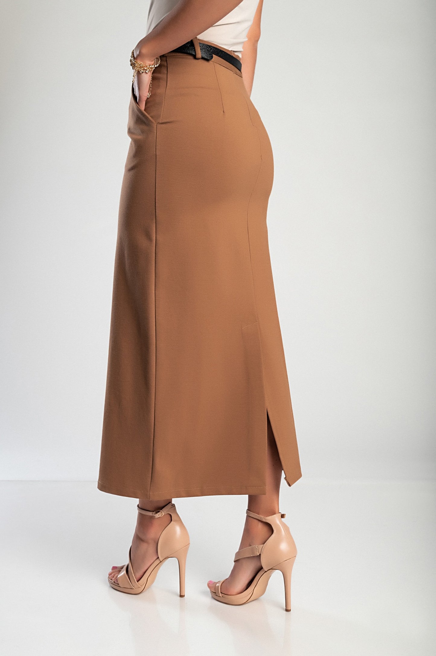 Gonna midi elegante, cammello