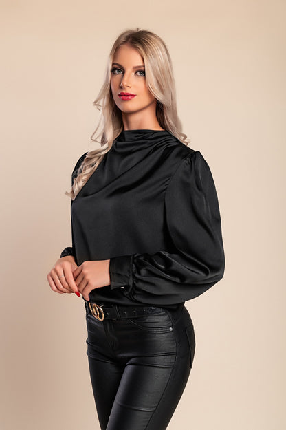 Elegante camicetta a collo alto, bianca