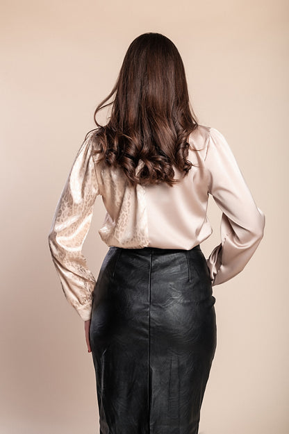 Camicia elegante con stampa leopardata, beige