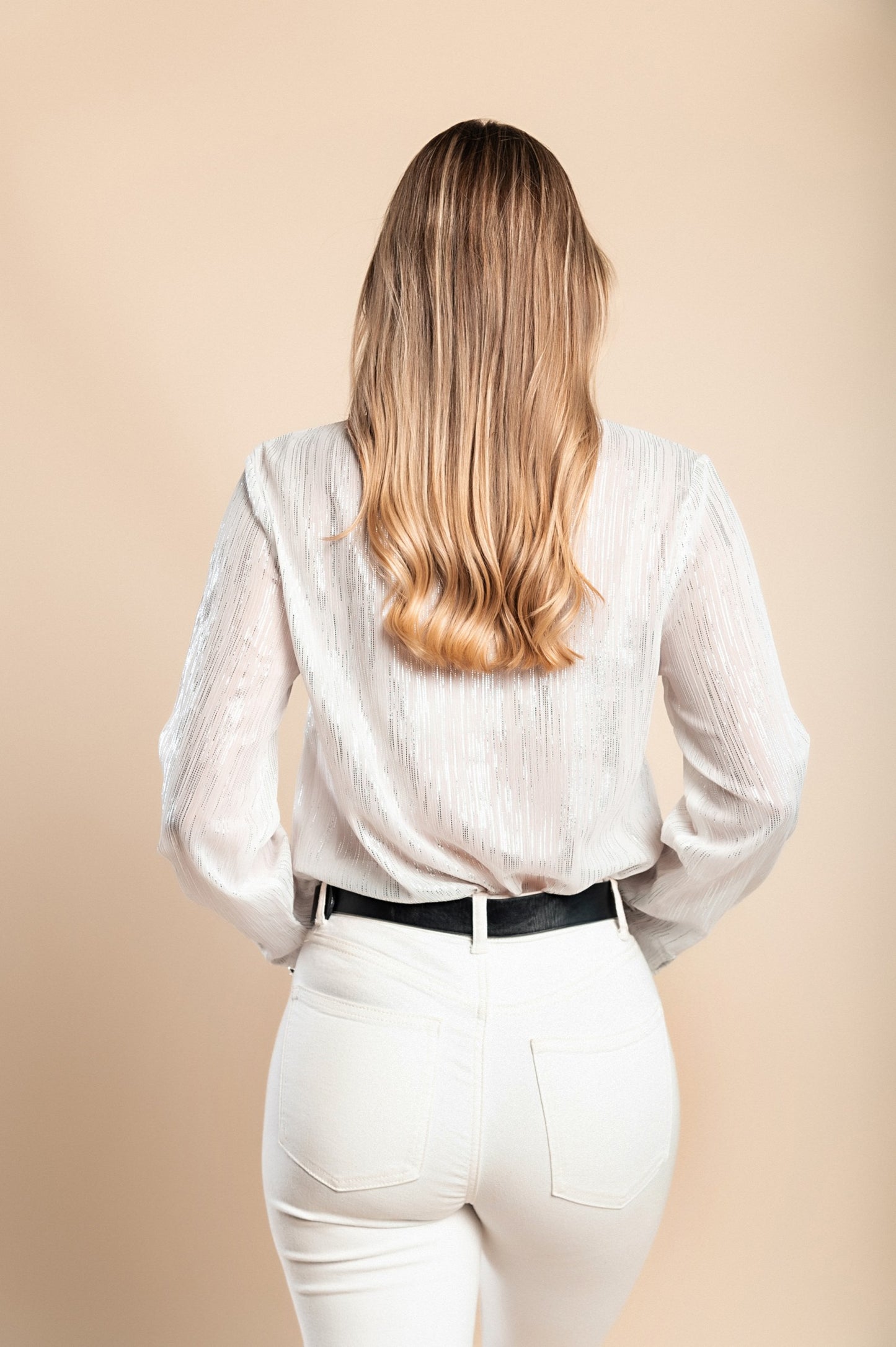 Elegante blusa in tessuto semitrasparente Callafela, bianca