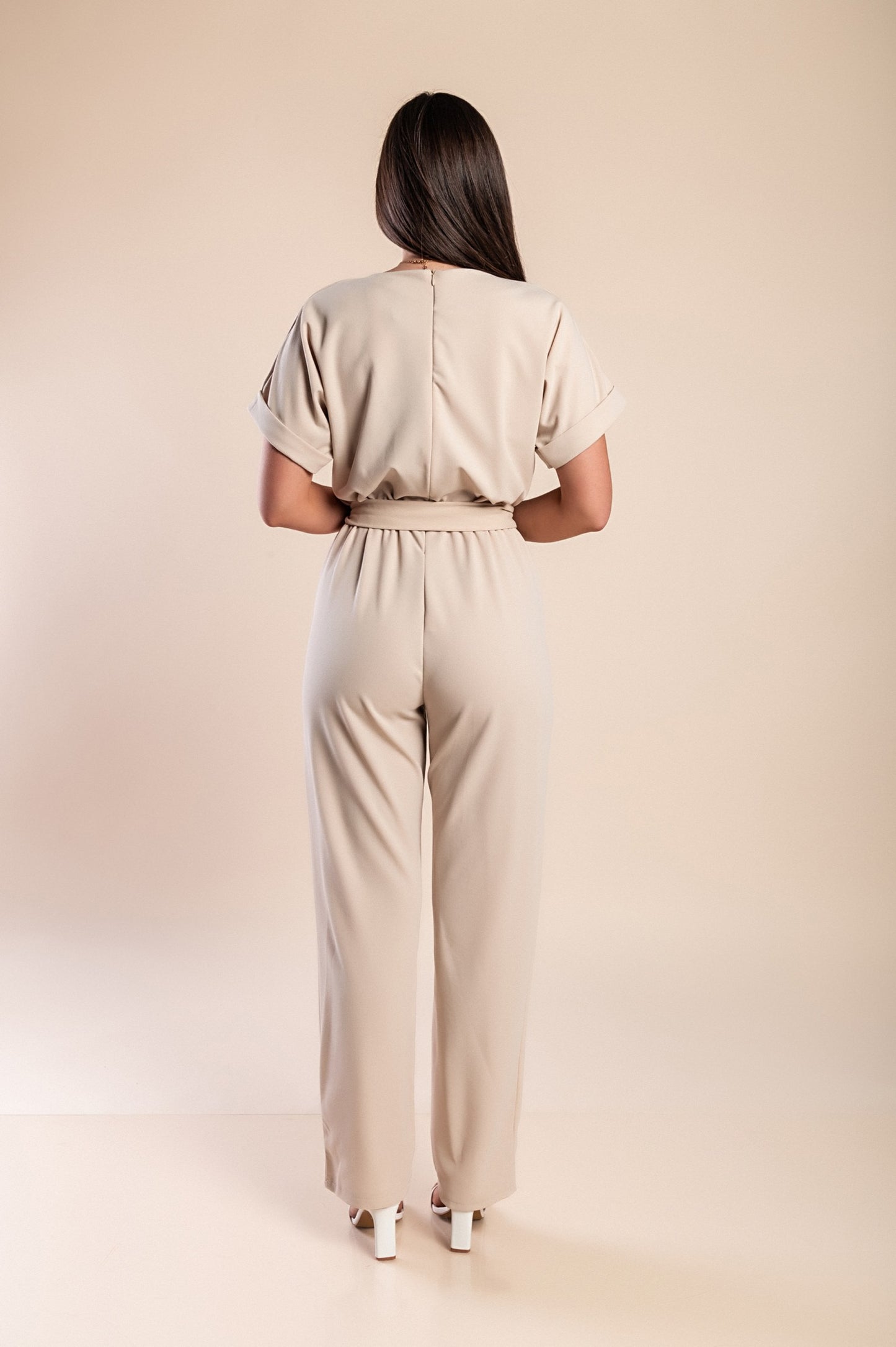 Tuta elegante con dettagli metallici, blu scuro