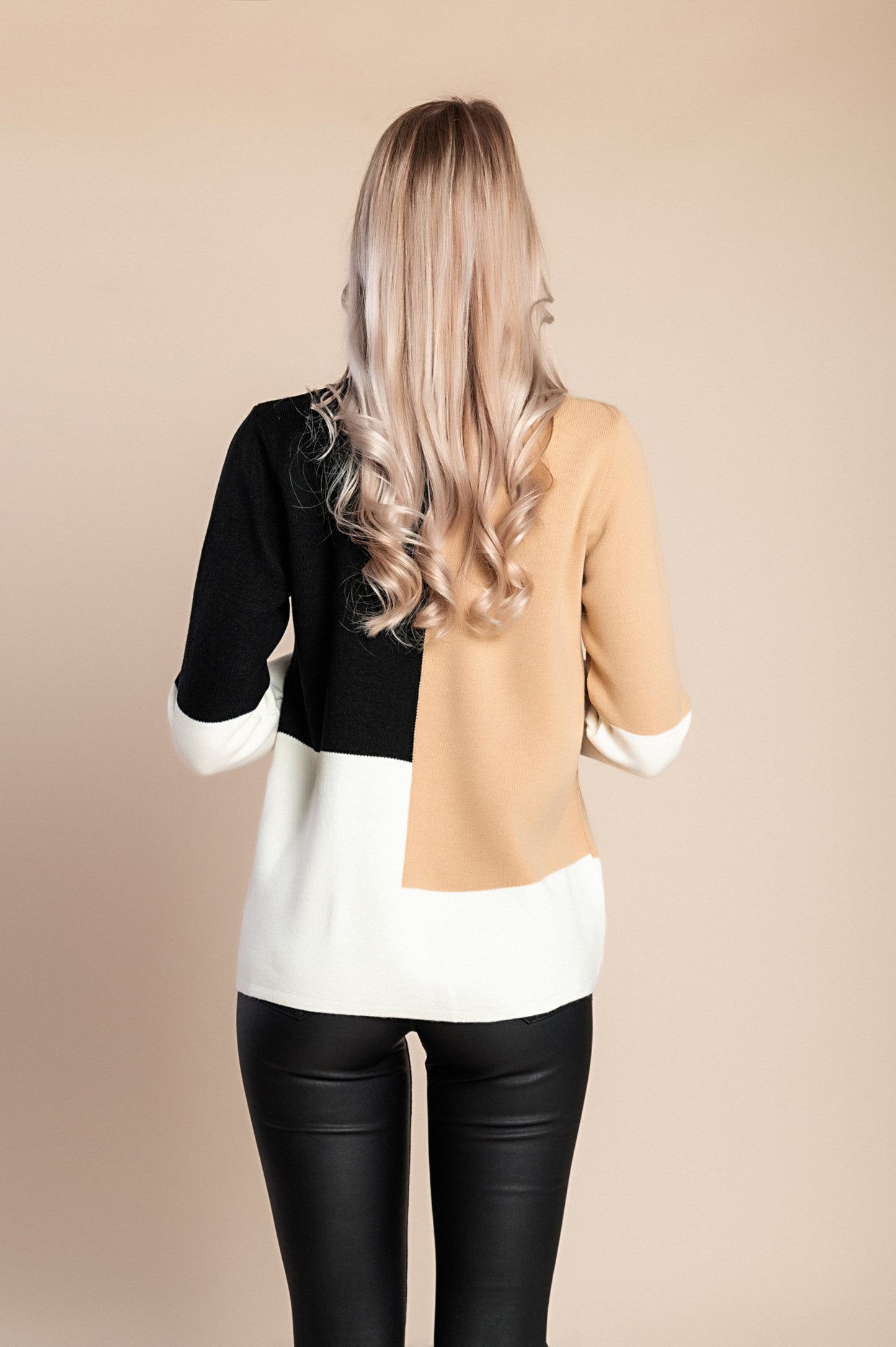Maglione lavorato a maglia in combinazione tricolore, nero