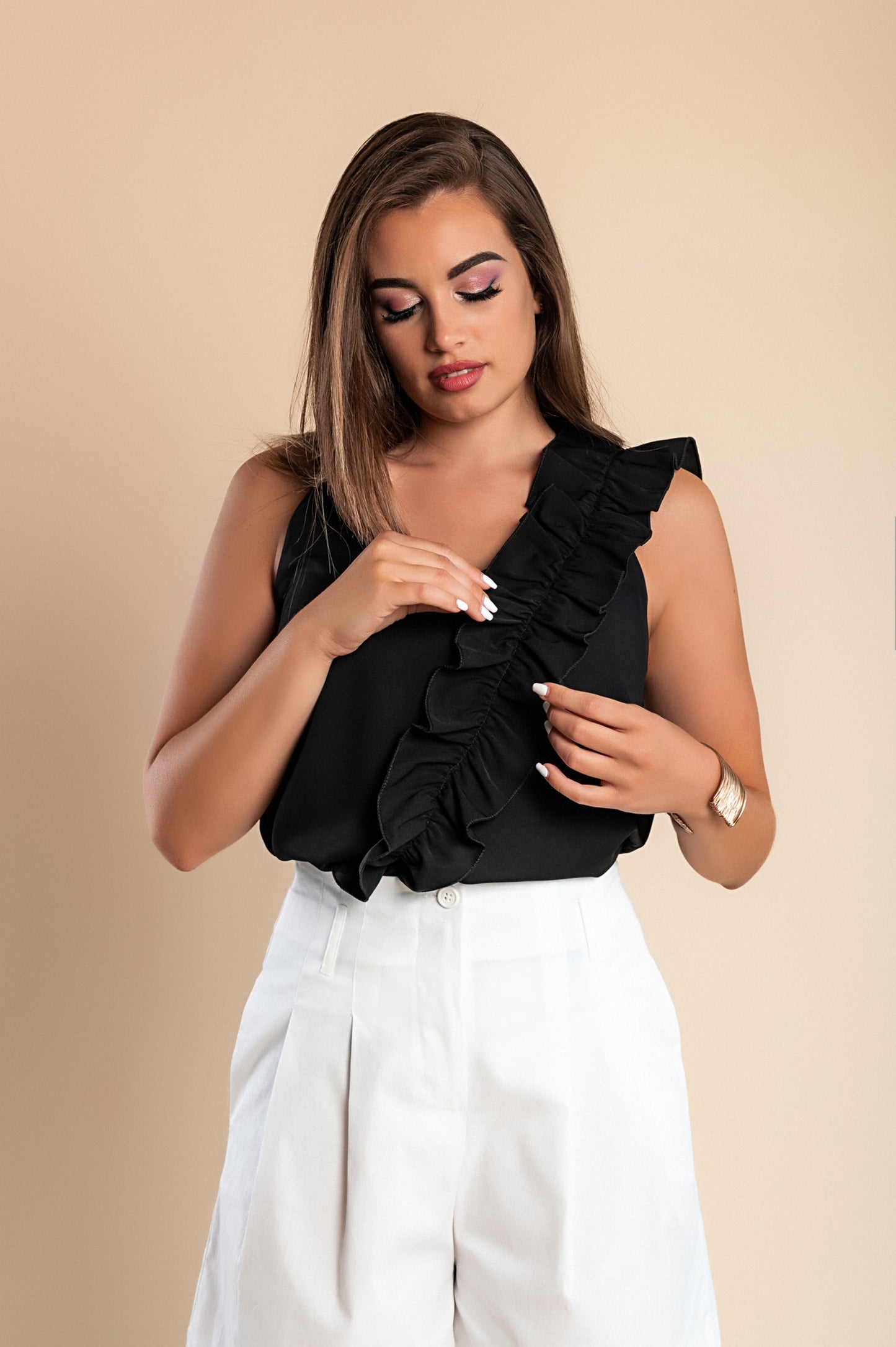 Top con volant, nero