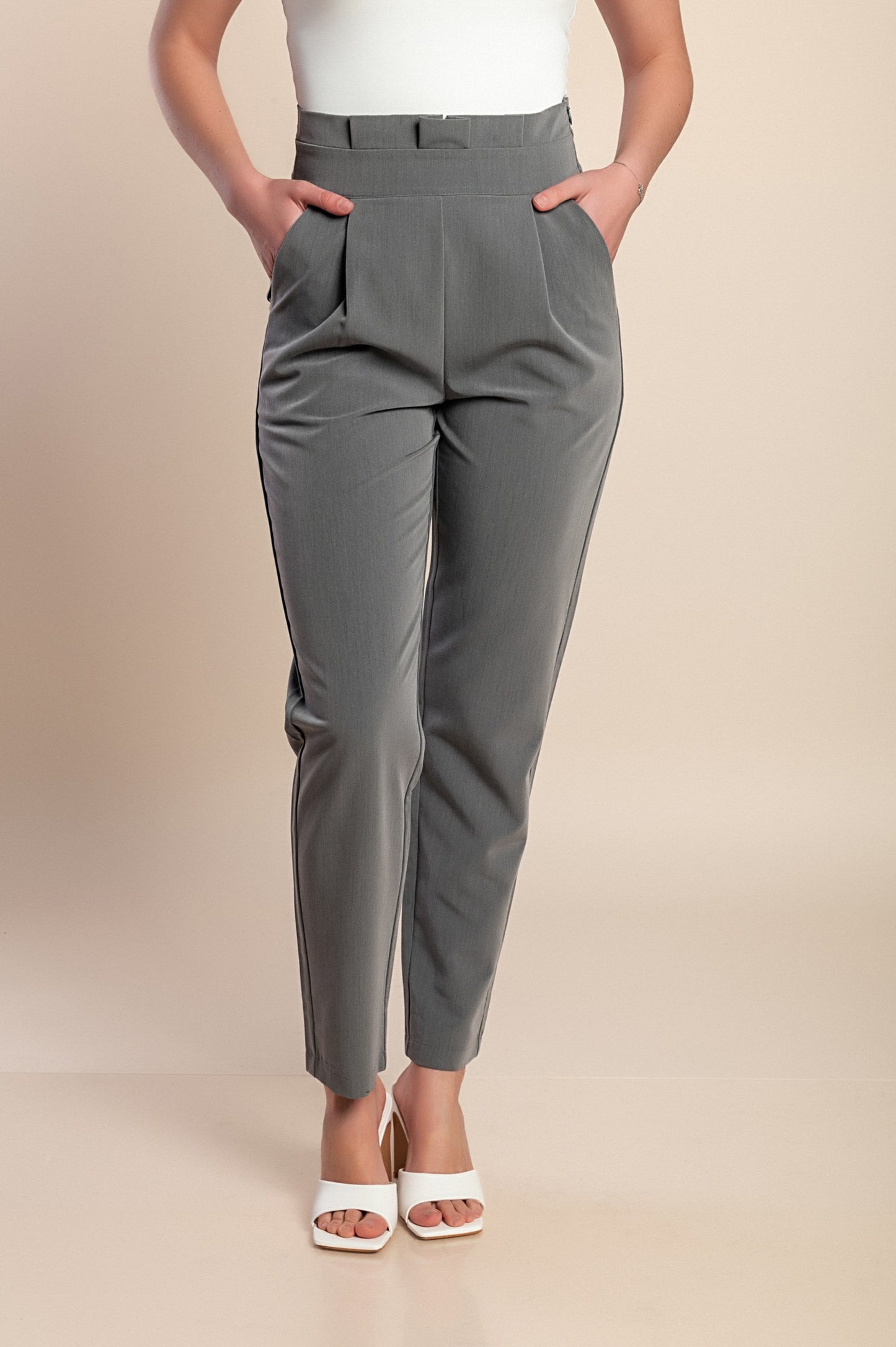 Eleganti pantaloni lunghi a vita alta, grigi