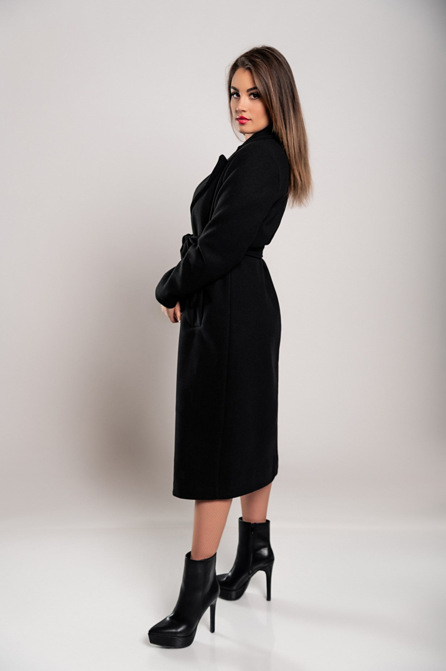 Elegante cappotto lungo con bottoni, color cammello