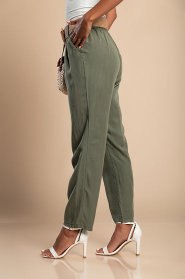 Pantalone lungo con cintura decorativa, verde oliva