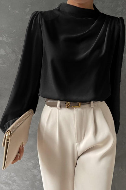 Elegante camicetta a collo alto, bianca