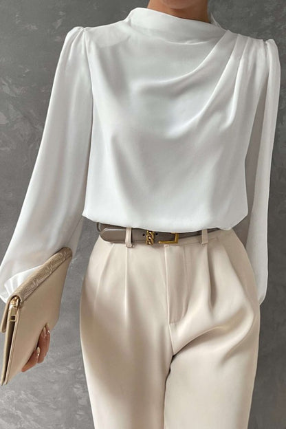 Elegante camicetta a collo alto, bianca