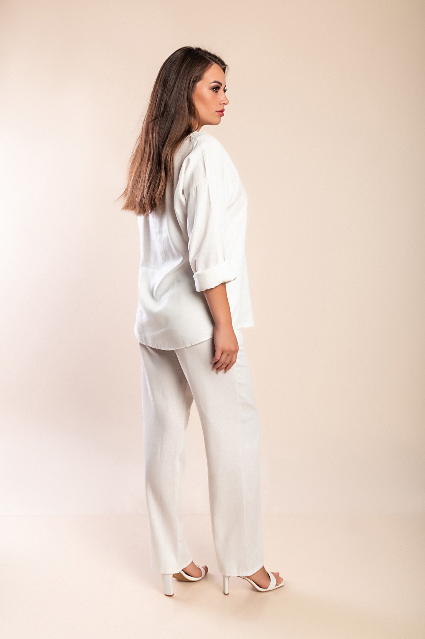Completo camicia e pantaloni in lino, bianco