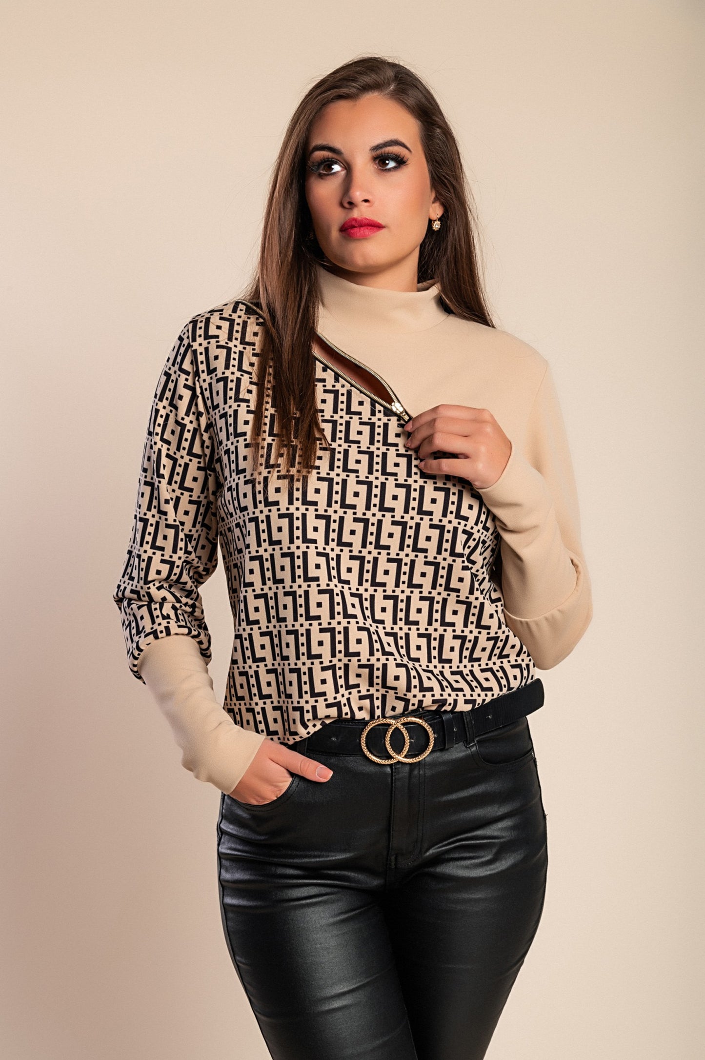 Maglietta elegante con stampa geometrica e zip Mattina, beige-nero