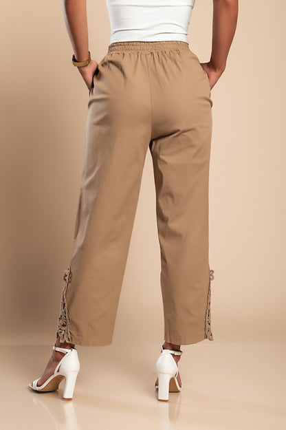 Pantalone elegante in cotone con pizzo, beige