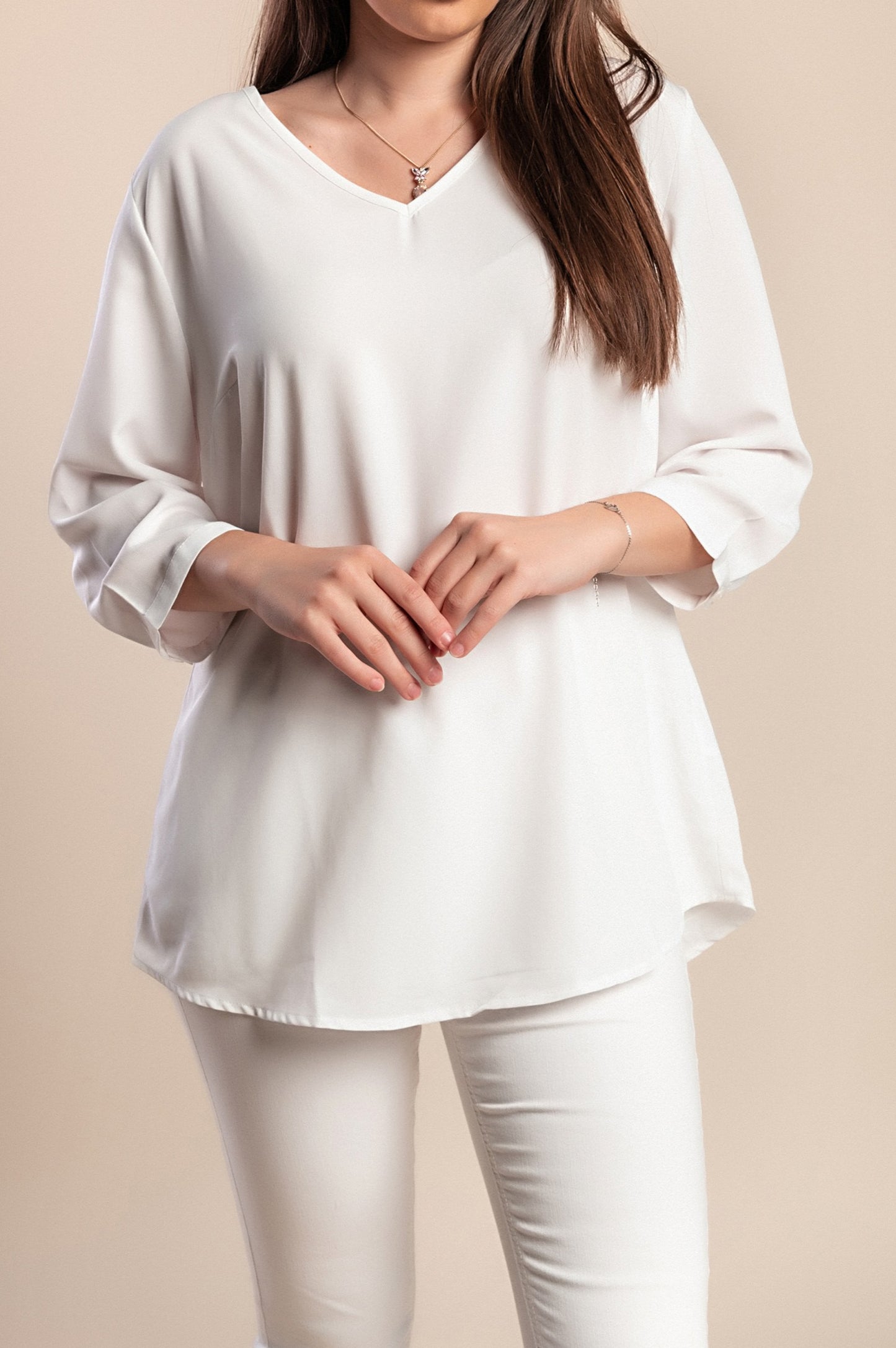 Camicetta taglie forti con scollo a "V", bianca
