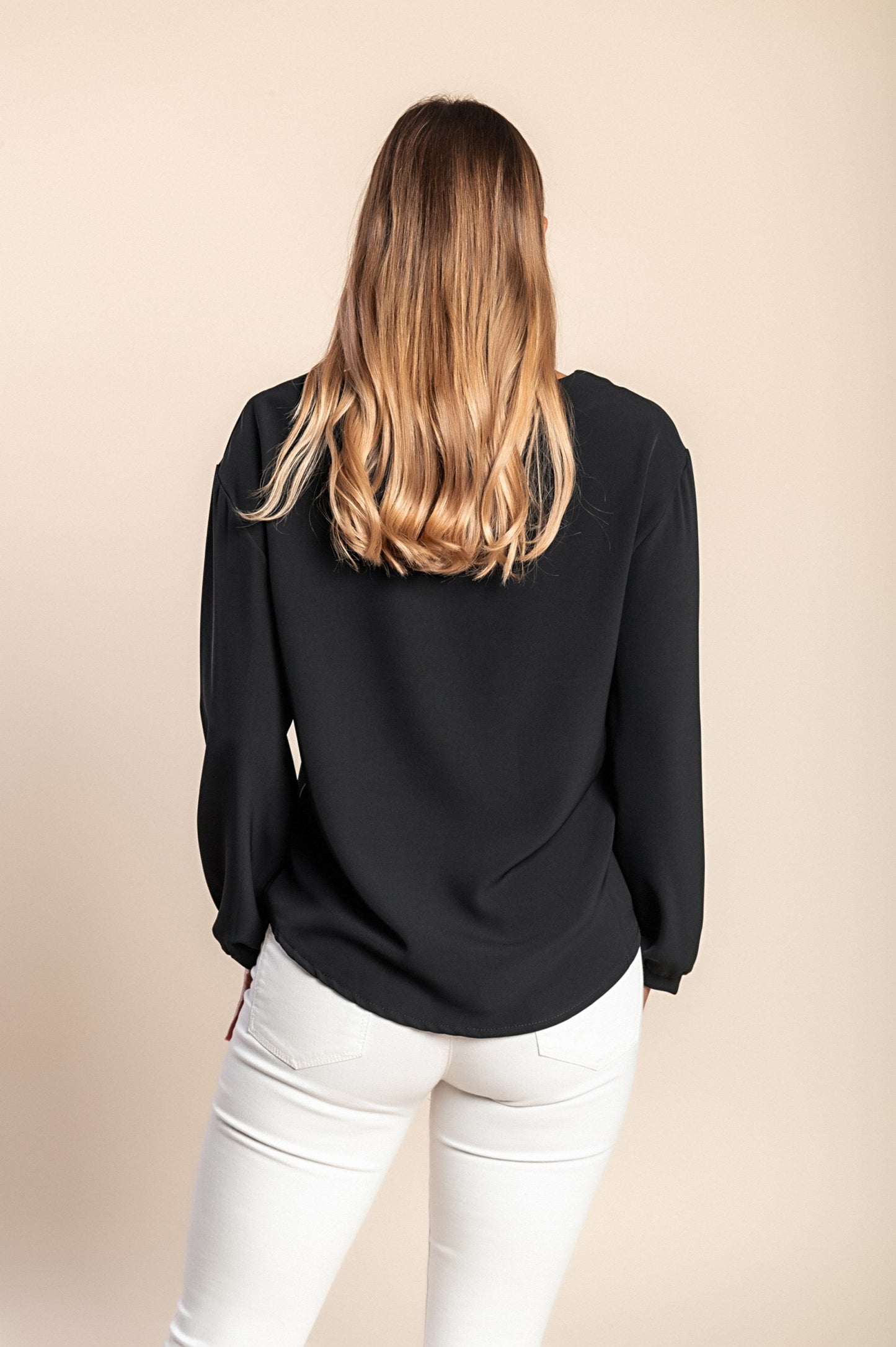 Camicetta con collana, blu scuro