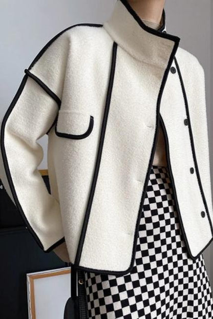 Cappotto corto elegante, bianco
