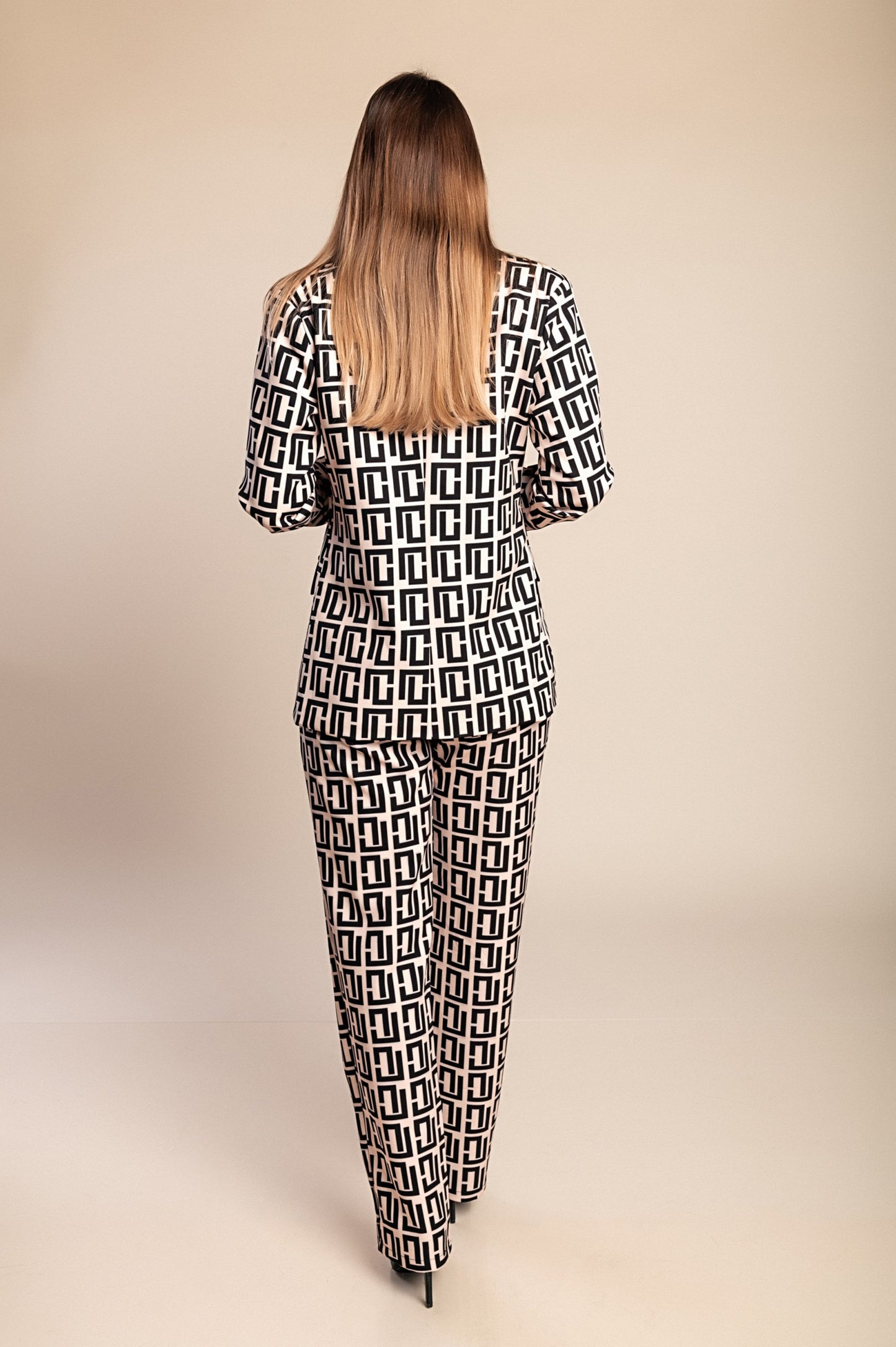 Completo blazer e pantaloni con stampa geometrica, beige/nero