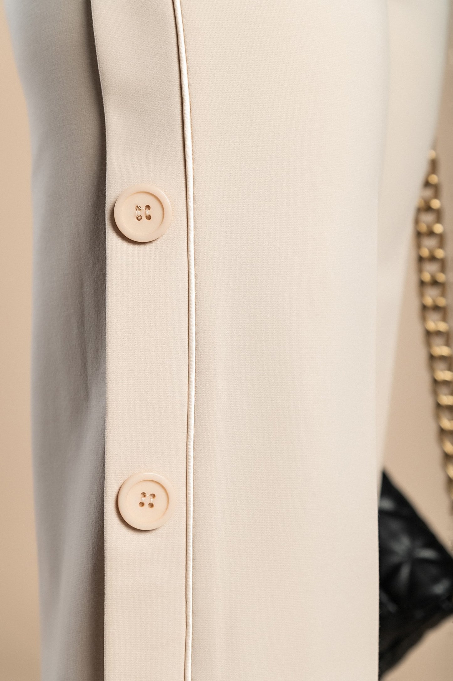 Pantalone elegante con bottoni, panna