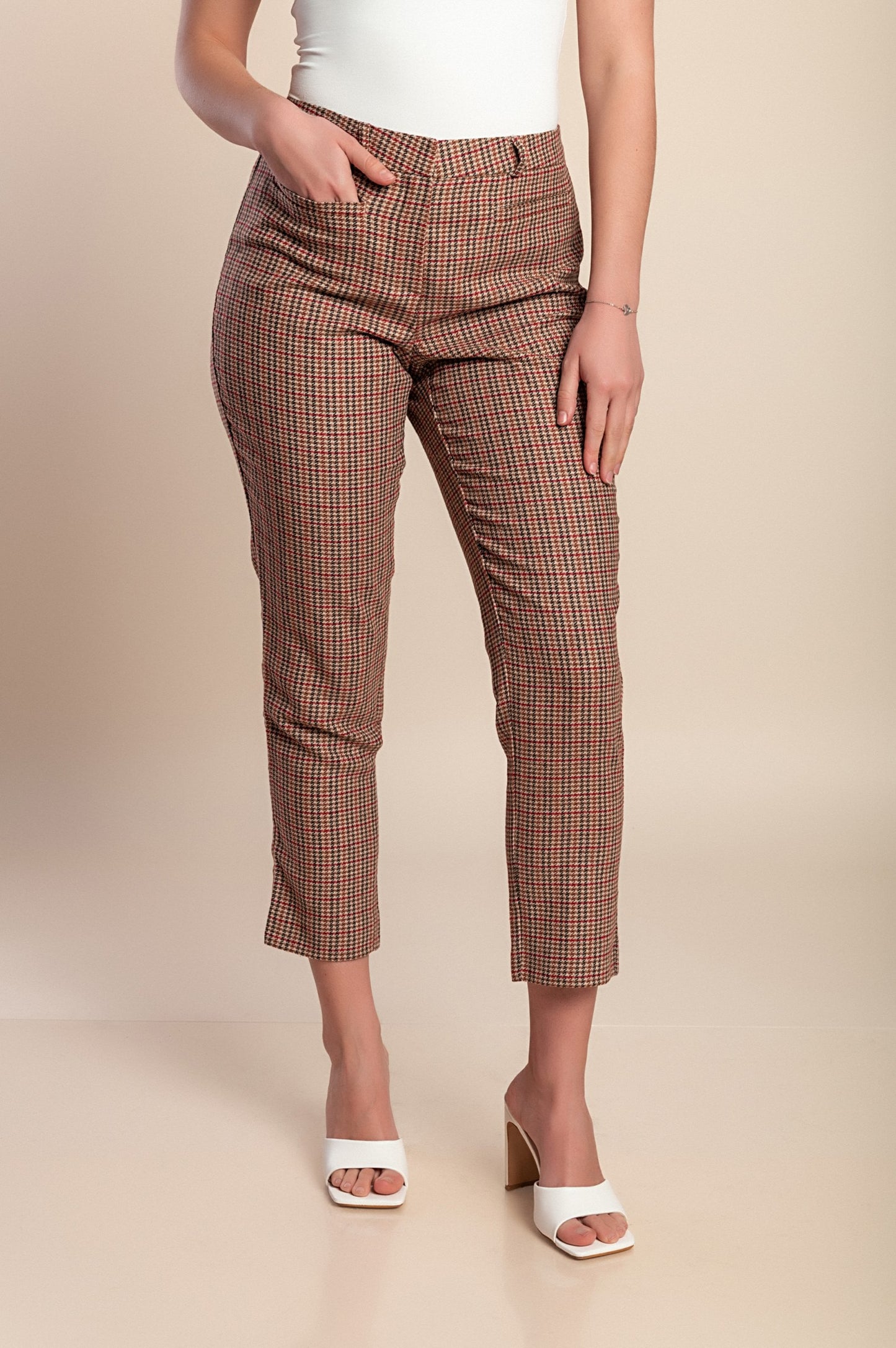 Pantaloni taglie forti 7/8 con stampa a quadri, marrone-rosso