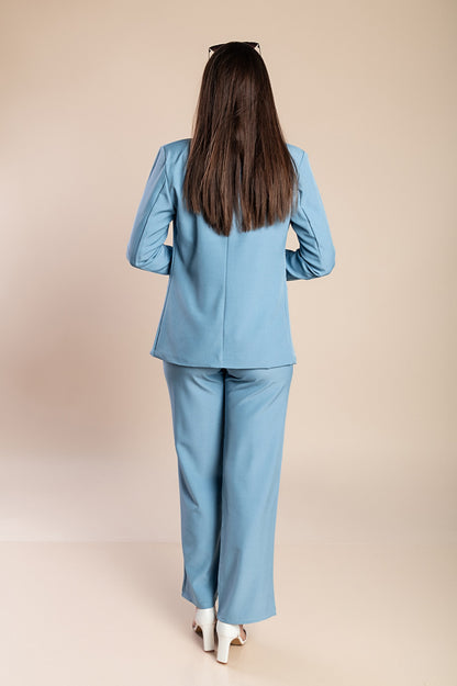 Completo giacca e pantaloni eleganti, di colore azzurro