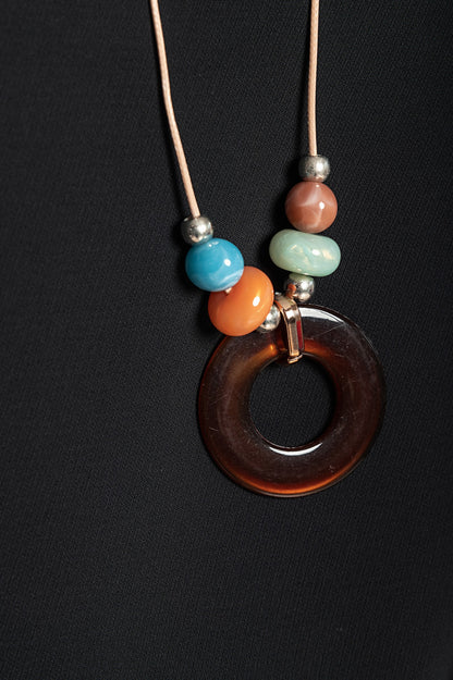 Camicetta con collana, blu scuro