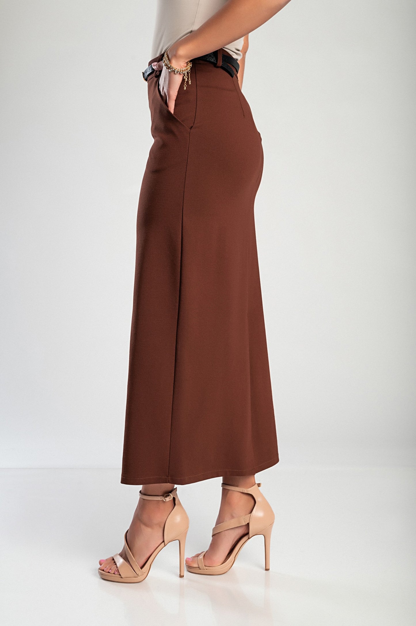 Gonna midi elegante, cammello