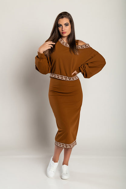Completo elegante con top ampio e gonna attillata, nero