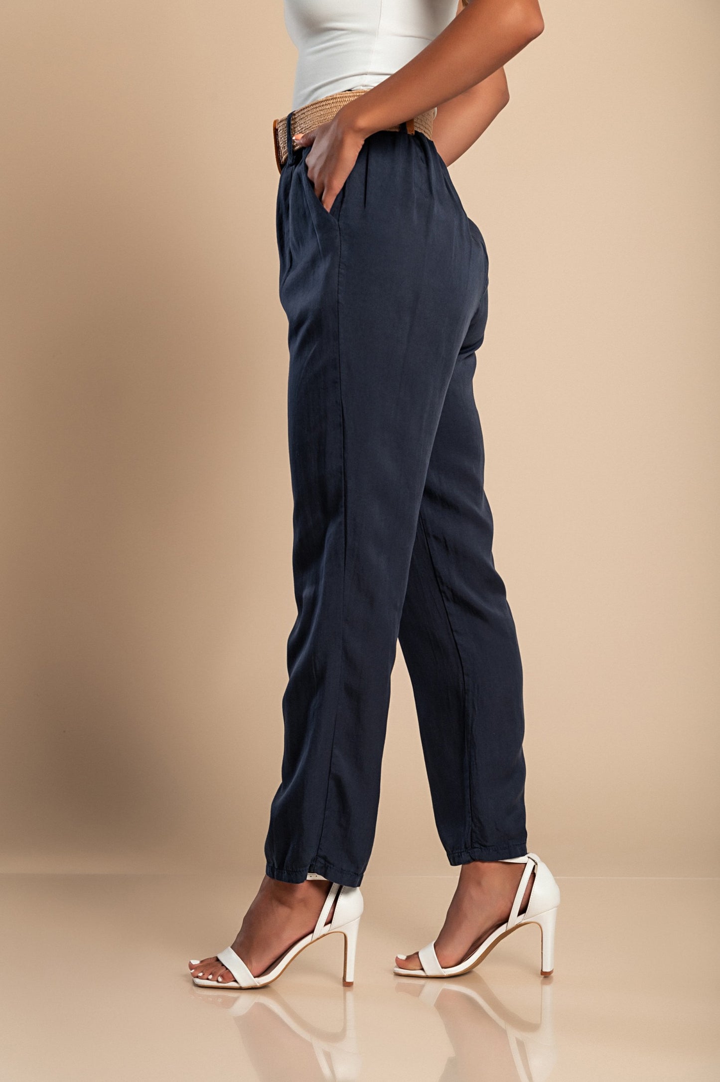 Pantaloni lunghi con cintura decorativa, blu scuro