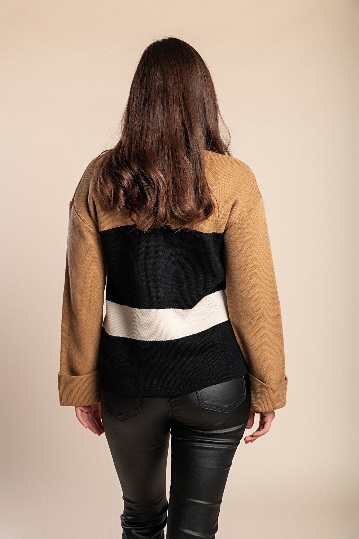 Cardigan in maglia con scollo a "V", colore beige/nero/bianco