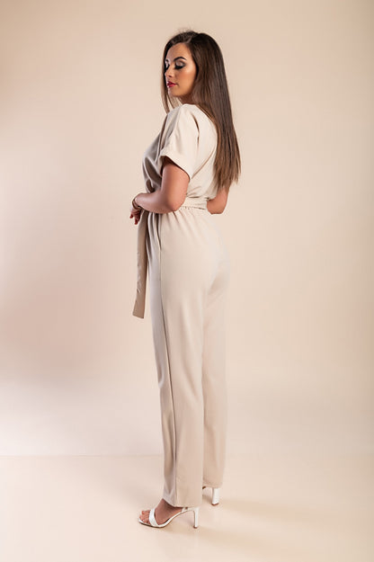 Tuta elegante con dettagli metallici, rosa chiaro